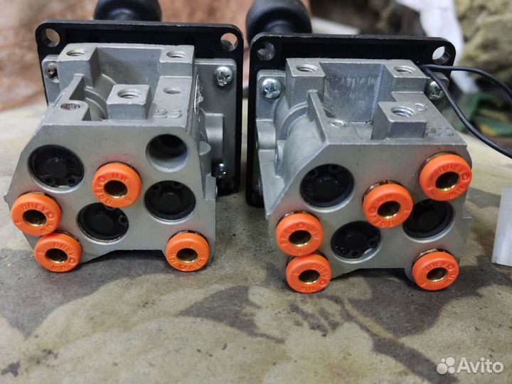 Джостик подъема кузова