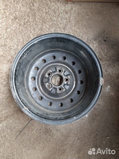 Штампованный диск Nissan Primera P12 r16