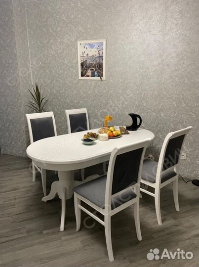 Столы и стулья