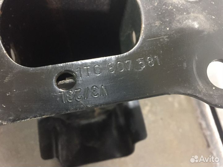 Фольксваген Гольф Брус бампера передний