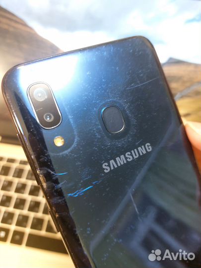 Samsung Galaxy A20, 3/32 ГБ