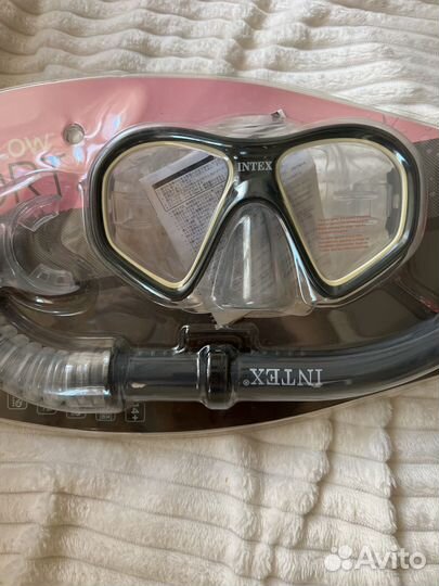 Маска с трубкой для подводного плавания