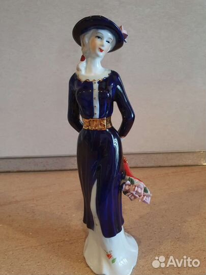 Статуэтка фарфор