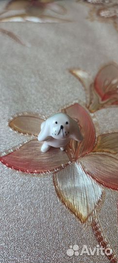 Фарфоровая статуэтка собачка