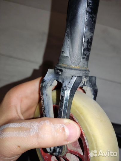 Вилка для трюкового самоката