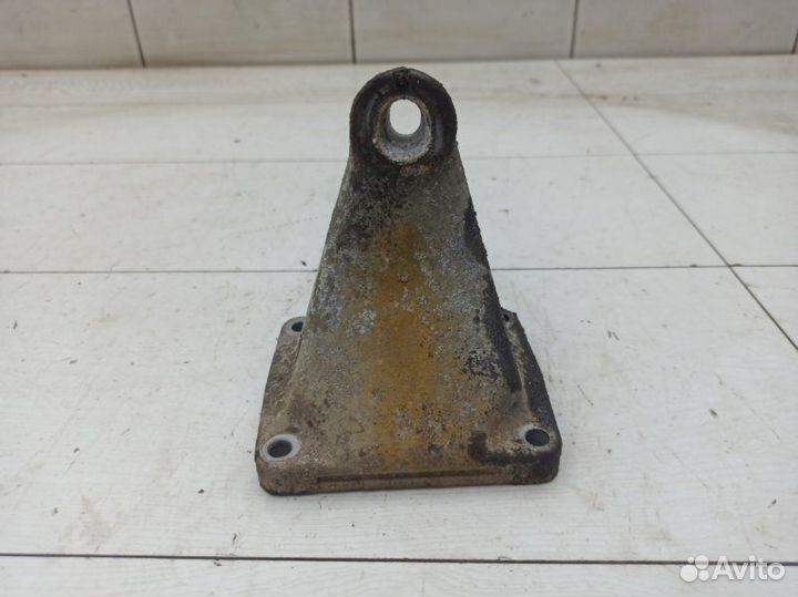 Кронштейн опоры двигателя правый Ssang Yong Kyron