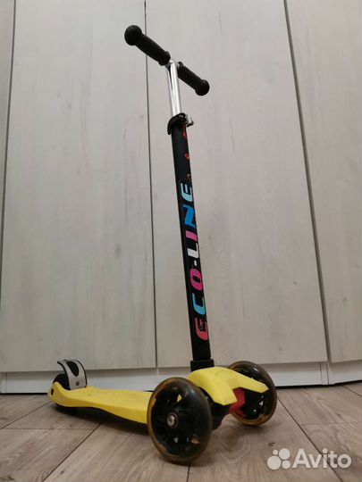 Самокат трехколесный