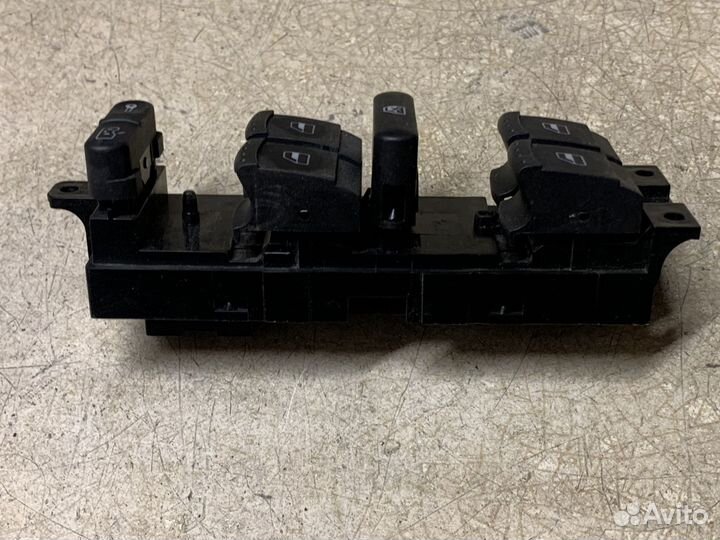 Блок управления стеклоподъемниками VW Passat B5