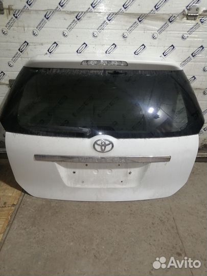 Крышка багажника Тойота Виш