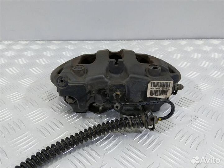 7P0615424 Суппорт задний правый Volkswagen Touareg