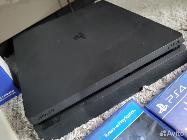 Sony PS4 Slim