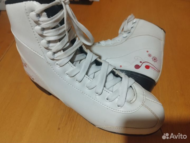 Коньки фигурные женские 40 размер