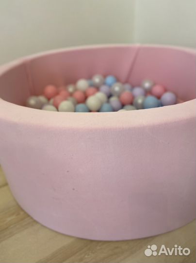 Сухой бассейн с шариками