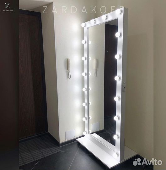 Гримерное зеркало с подсветкой