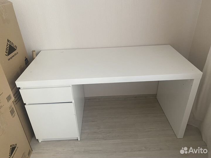 Письменный стол IKEA мальм