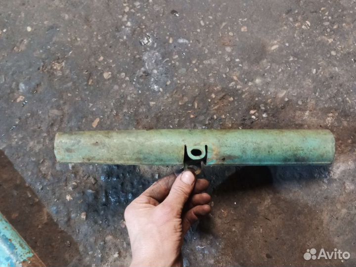 Правый кожух вилки / уши фары иж 2