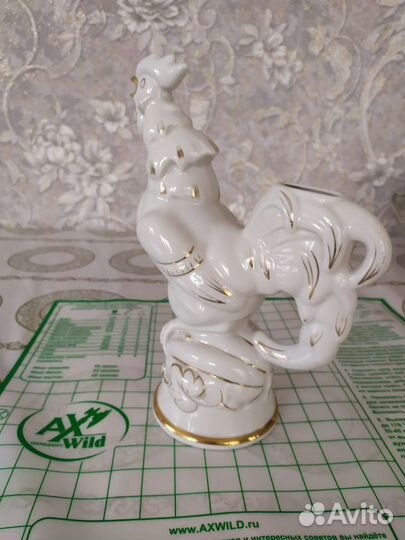 Статуэтка фарфоровая