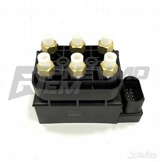 Блок клапанов пневмоподвески Volkswagen Touareg