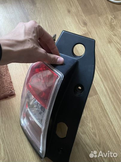 Задняя левая фара на Subaru forester