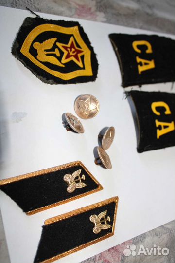 Погоны, пуговицы, петлицы са