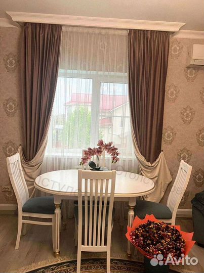 Обеденный стол и стулья