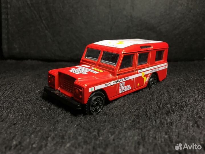 Модель Land Rover 1:43 Bburago