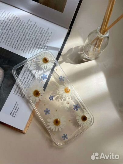 Чехол на iPhone 11 из эпоксидной смолы с цветами