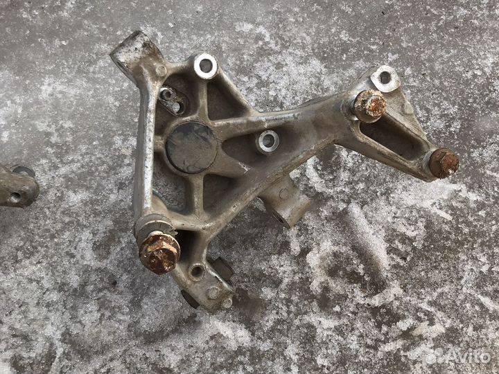 Кулак задний шкода ети