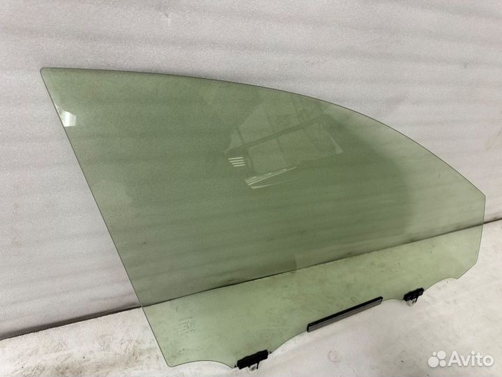 Стекло двери переднее правое Toyota RAV4 2015