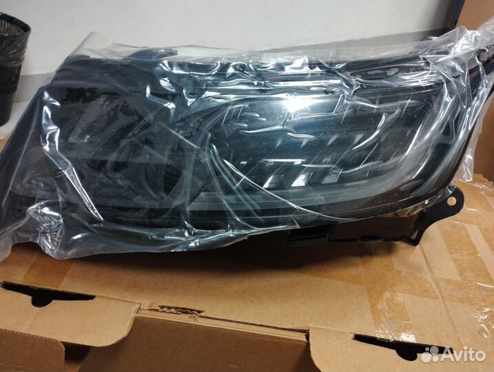 Фара левая LR133805