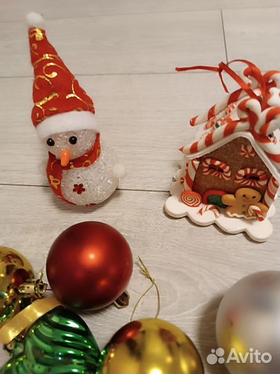 Новогодние украшения и мишура