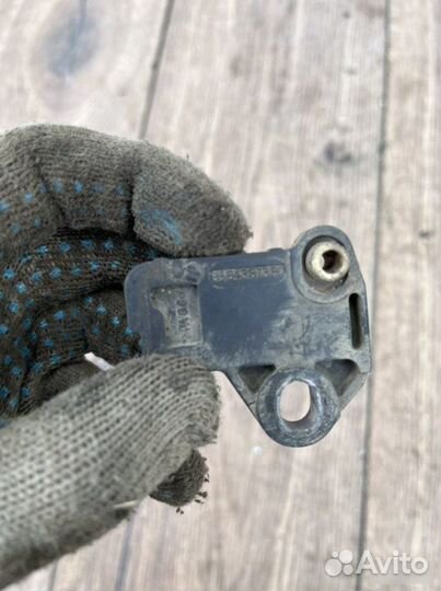 Датчик положения коленвала Ford Focus 2 1.6 2009