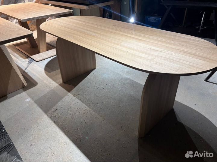 Столы обеденные из массива в наличии и под заказ