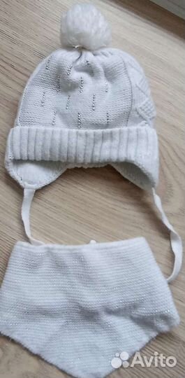 Шапка и манишка комлект