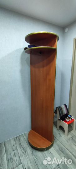 Вешалка в прихожую поворотная