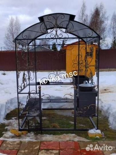Мангал с крышей