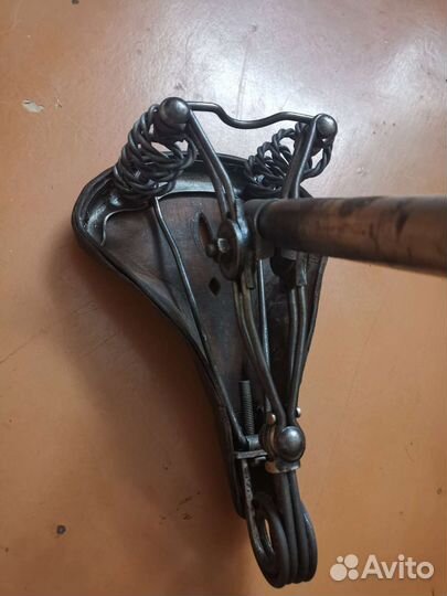 Старинное велосипедное седло от рига 10