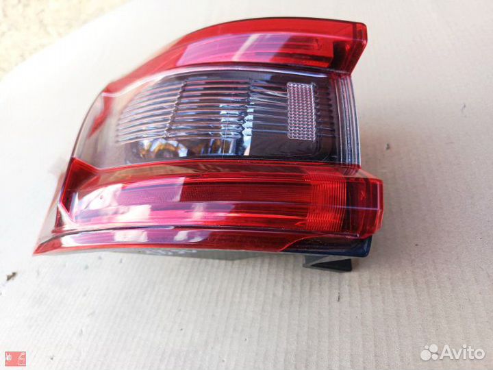 Внешний левый фонарь Нисан Кашкай Джей 11