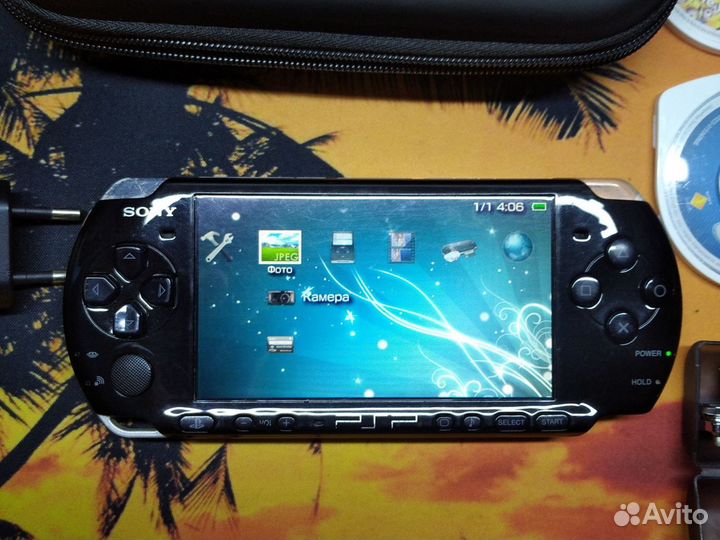 PSP 3008 прошитая с флешкой 64GB-100 игр,комплект