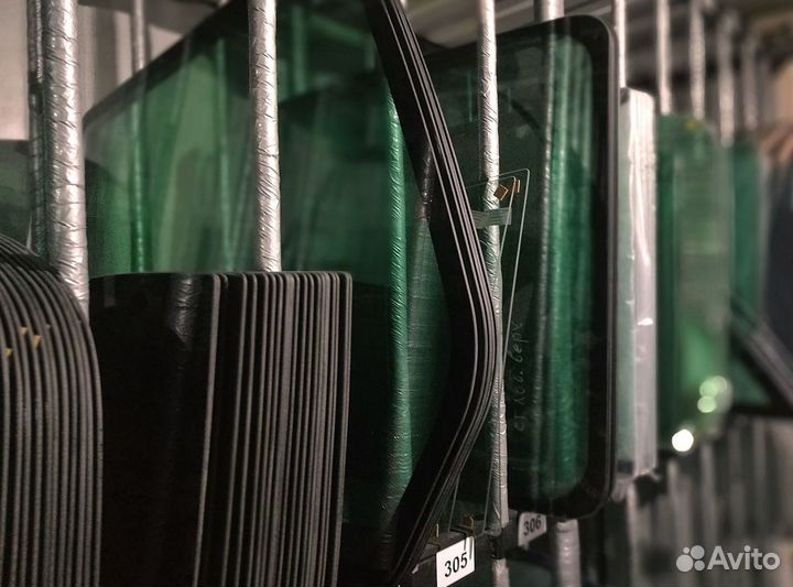 Caterpillar 428e/432e/444e Стекло левое цельное