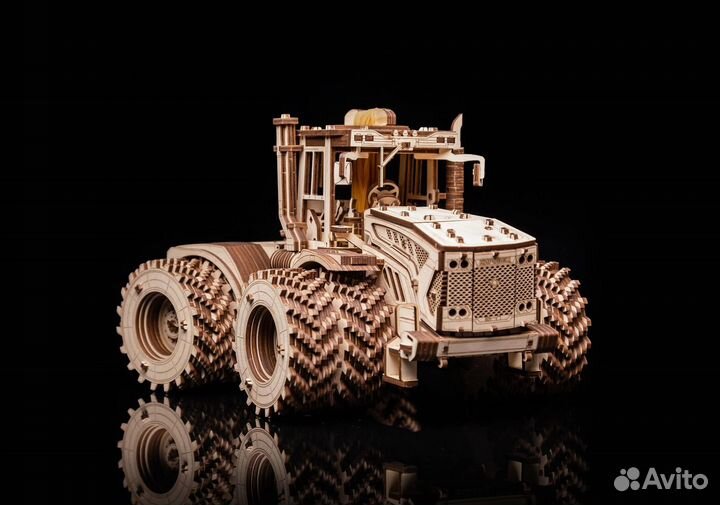 Сборная деревянная модель «Трактор Кировец К-7М»