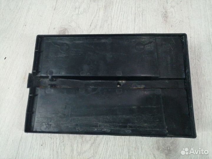 Корпус площадка крепления аккумулятора акб Renault