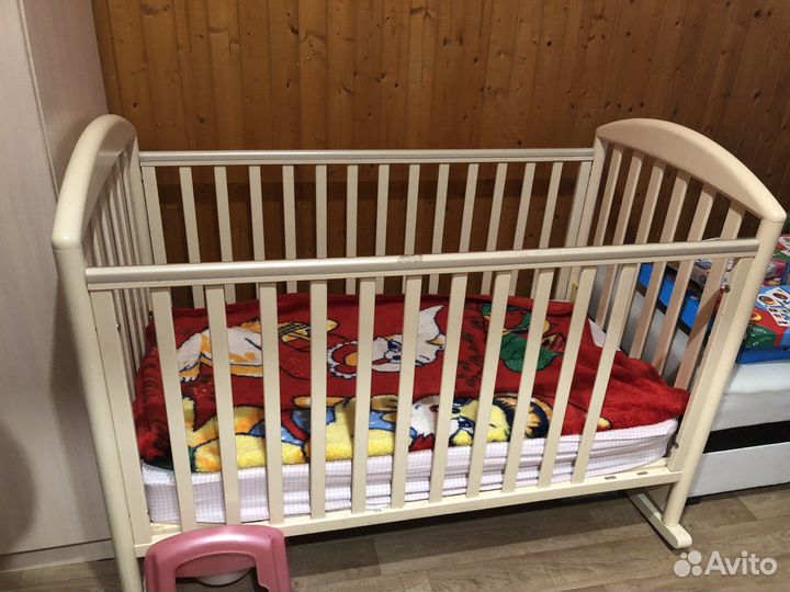 Детская кроватка