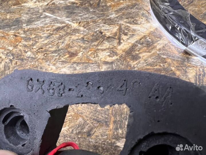 Уплотнитель двери передний Jaguar 2016-2019