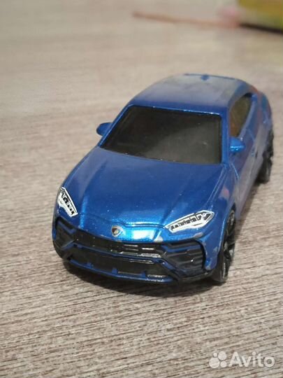Машина Lamborghini Urus 2017 Hot WHeels