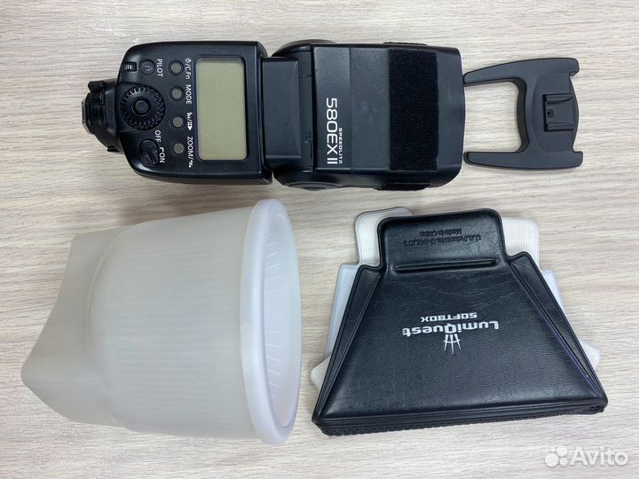 Canon Speedlite 580EX II с двумя рассеивателями