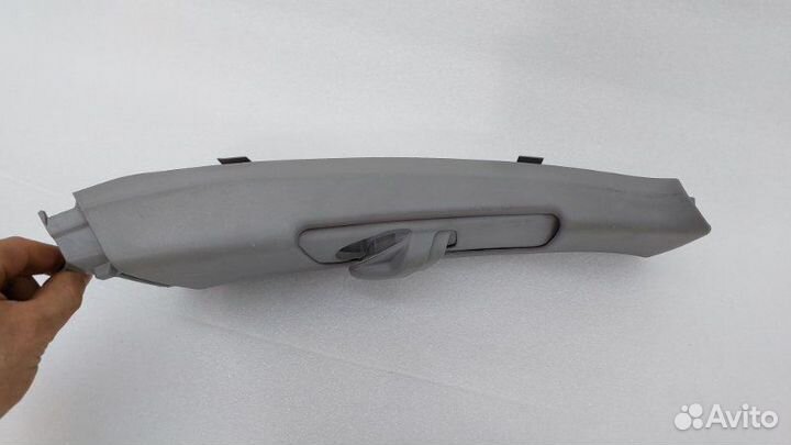 Обшивка центральной стойки правая Toyota Camry