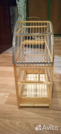 Деревянная клетка для птиц