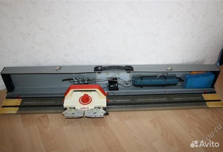 Вязальная машинка Нева 5