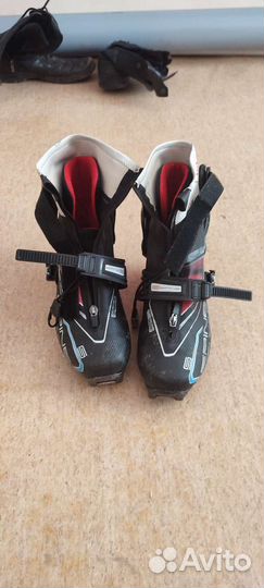 Лыжные ботинки коньковые spine